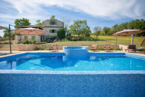 Unique Villa Bošket with Pool and Jacuzzi surrounded by Nature, Vizinada